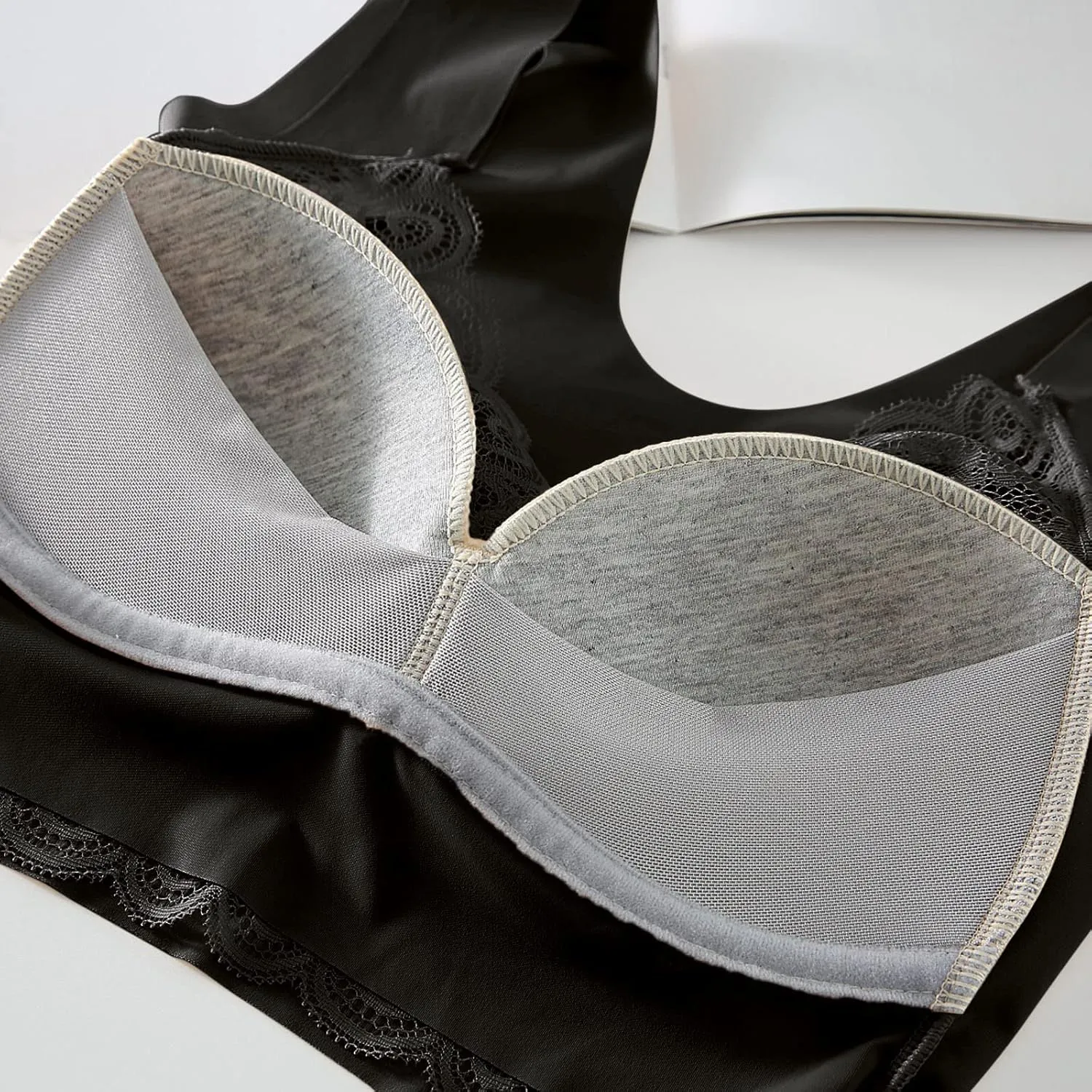 Sports Bras for Women Comfortable Adjustable Straps Athletic Running Workout Wirefree Bras Padded Crop Tops Bra